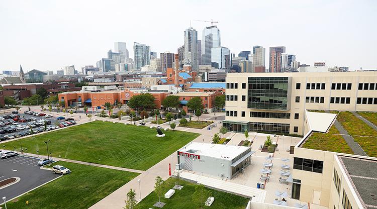 Aerial view of Auraria Campus and Downtown 丹佛.